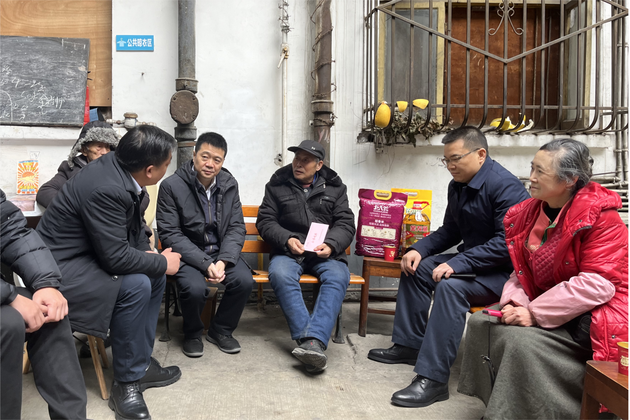 省尊龙时凯集团领导班子成员走访慰问生活困难党员、老党员、老干部