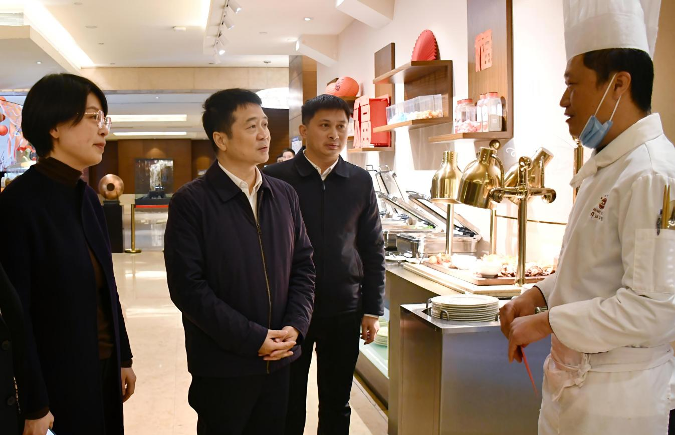 省尊龙时凯集团领导率队开展春节前走访慰问